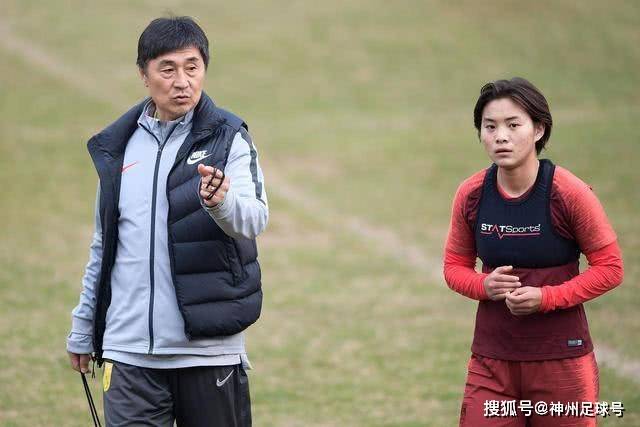 终极多面手！巴黎小将马尤卢共踢过9个位置，仅差左后卫和门将